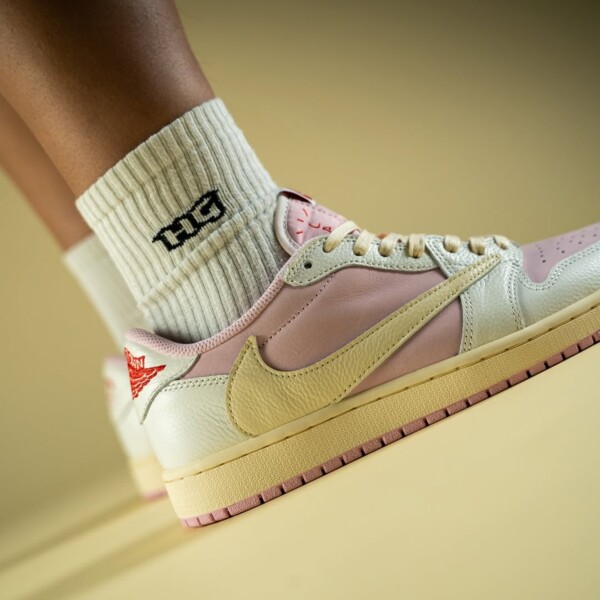 travis scott shoes for women