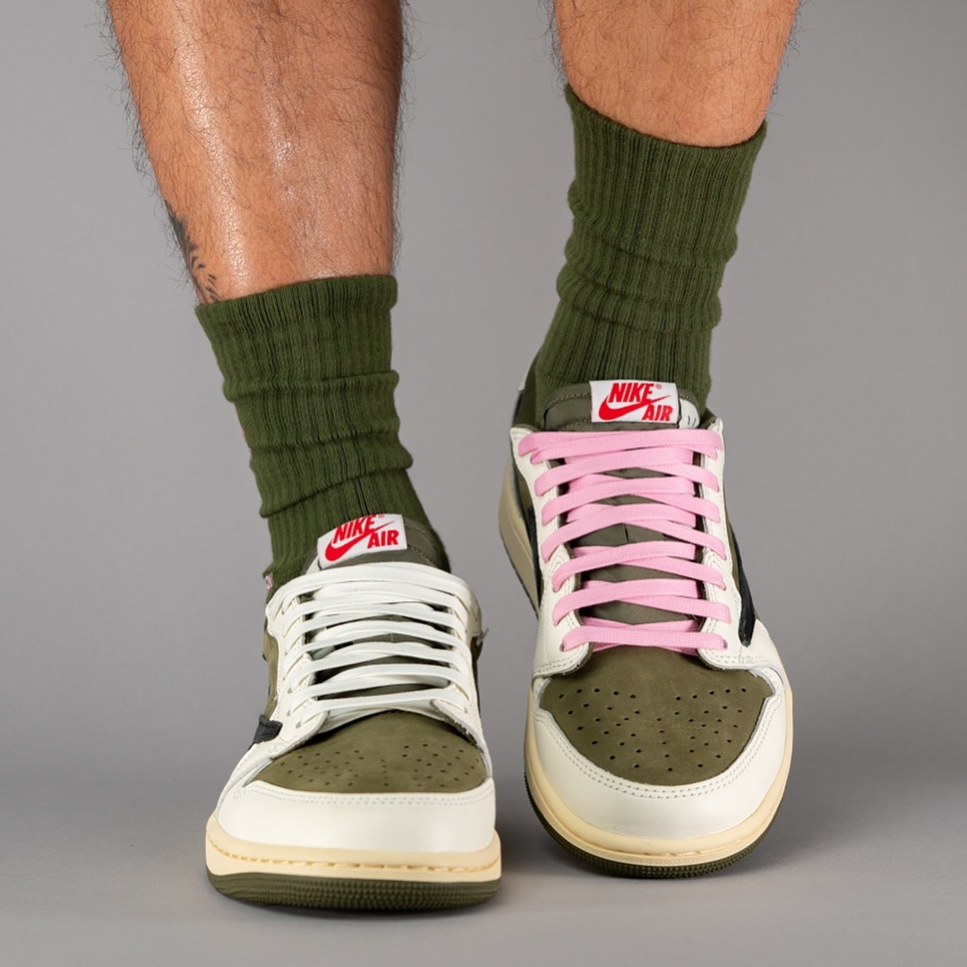 travis 1 on feet