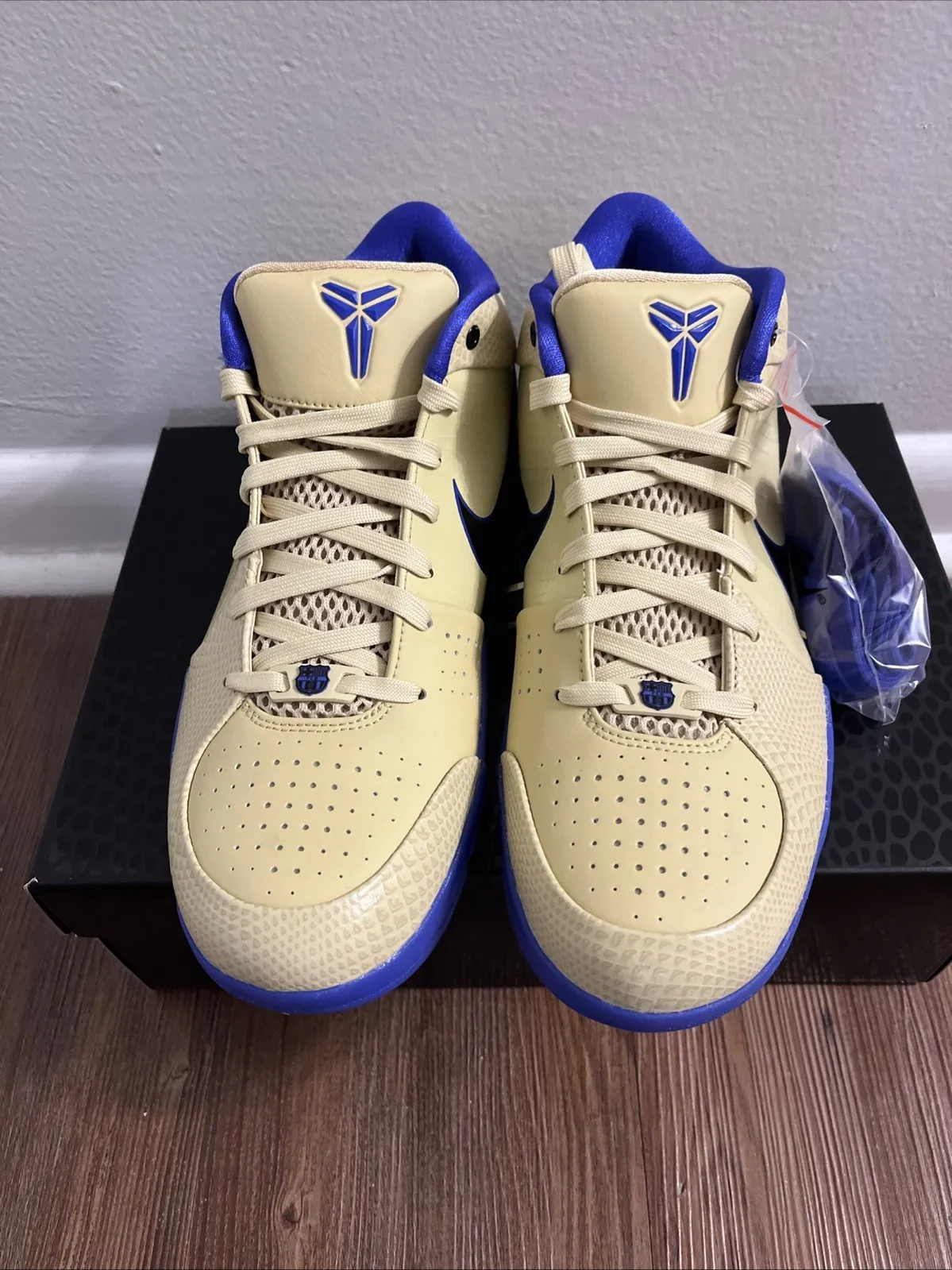 FC Barcelona x Nike Kobe 4 Protro Arts‑Rec x Nike SB Dunk Low in open beige sneaker box with safari print paper