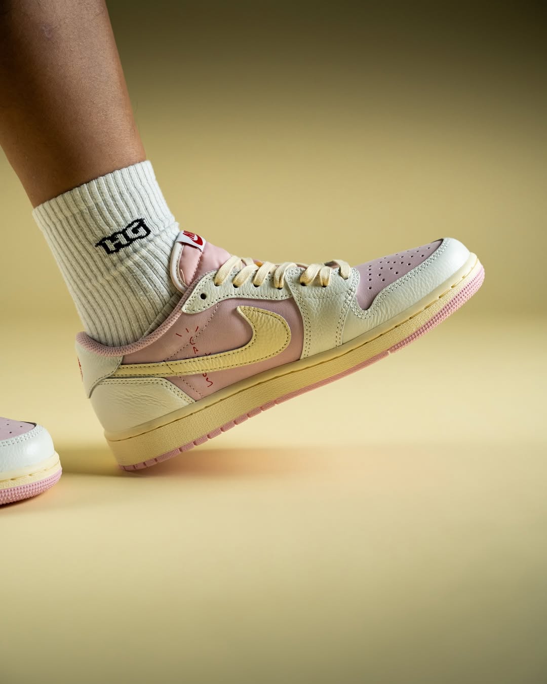Travis Scott x Air Jordan 1 Low "Shy Pink" Close-up of the Air Jordan 1 Low OG “Shy Pink” on Travis Scott’s feet