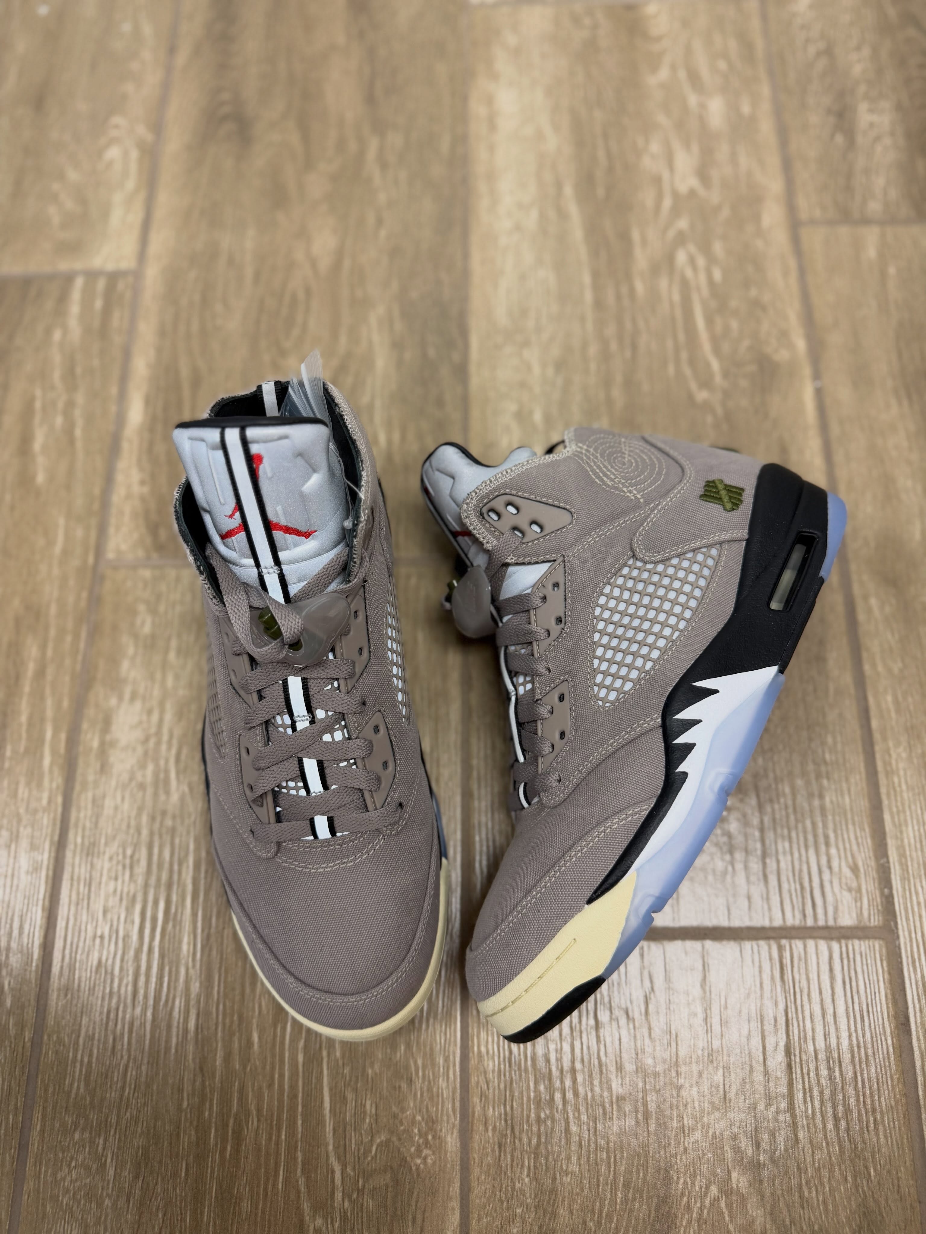 Undefeated x Air Jordan 5 "Moon Fossil"