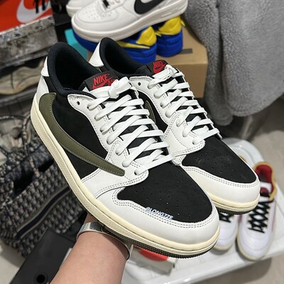 In-Hand Look of the Travis Scott x Air Jordan 1 Low "Olive" (W) In-Hand Look of the Travis Scott x Air Jordan 1 Low "Olive" (W)