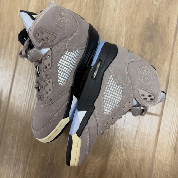 Undefeated x Air Jordan 5 "Moon Fossil" (JF3394-001) Release Date Undefeated x Air Jordan 5 "Moon Fossil" (JF3394-001) Release Date