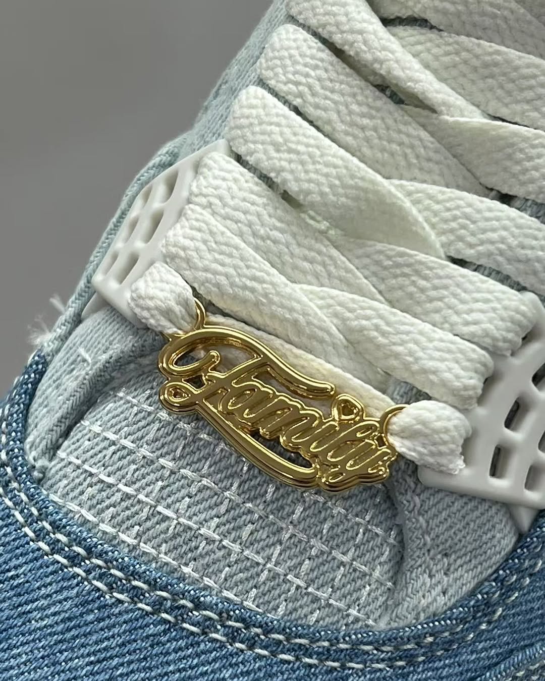 Air Jordan 4 TEX “Worn Blue” (W) Air Jordan 4 TEX Worn Blue closeup front