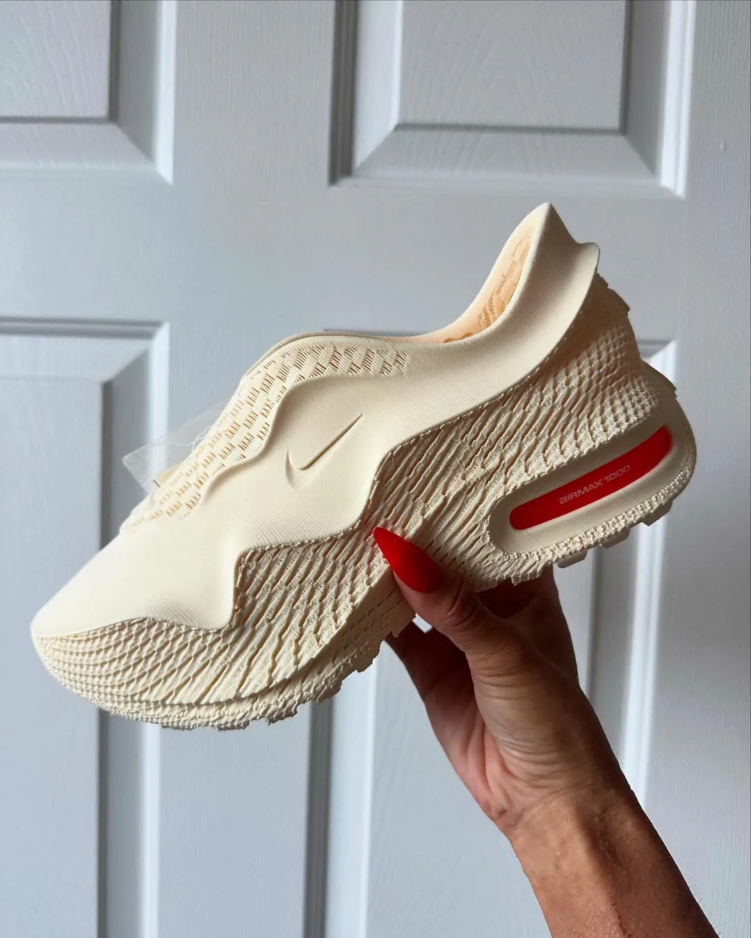 Seitenansicht des Nike Air Max 1000 “Oatmeal” mit 3D-gedrucktem Obermaterial.