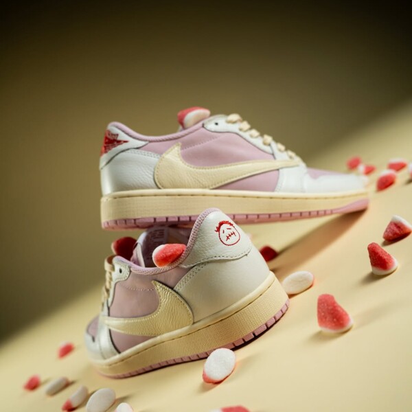 travis scott shoes womens