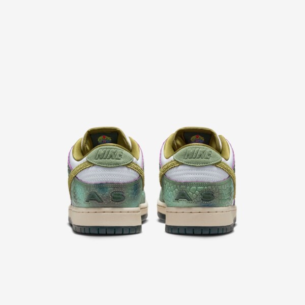 商品画像：Alexis Sablone Nike SB Dunk Low | SneakerNews.com 4
