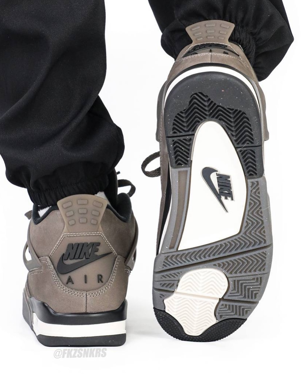Air Jordan 4 Cave Stone Sole view of the Air Jordan 4 Cave Stone featuring black and white traction pattern