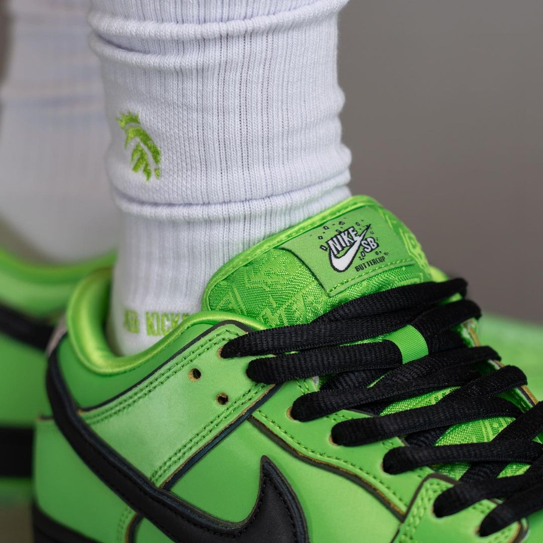 The Powerpuff Girls x Nike SB Dunk Low “Blossom” | On-Foot Look The Powerpuff Girls x Nike SB Dunk Low “Blossom” | On-Foot Look