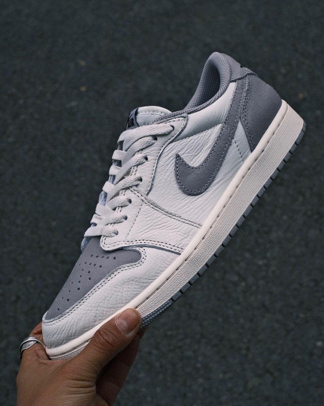 Air Jordan 1 Low "Atmosphere Grey" 2 Air Jordan 1 Low "Atmosphere Grey" 2