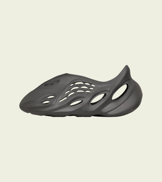 yeezy-foam-runner-carbon-