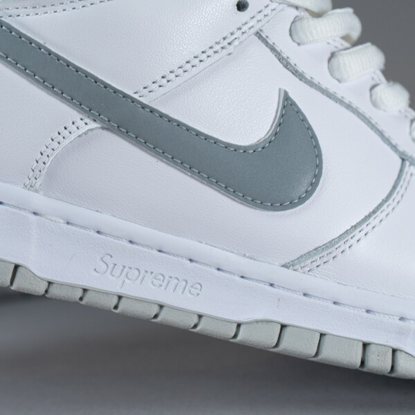 Supreme x Nike SB Dunk Low “Metallic Silver” | Raffle List