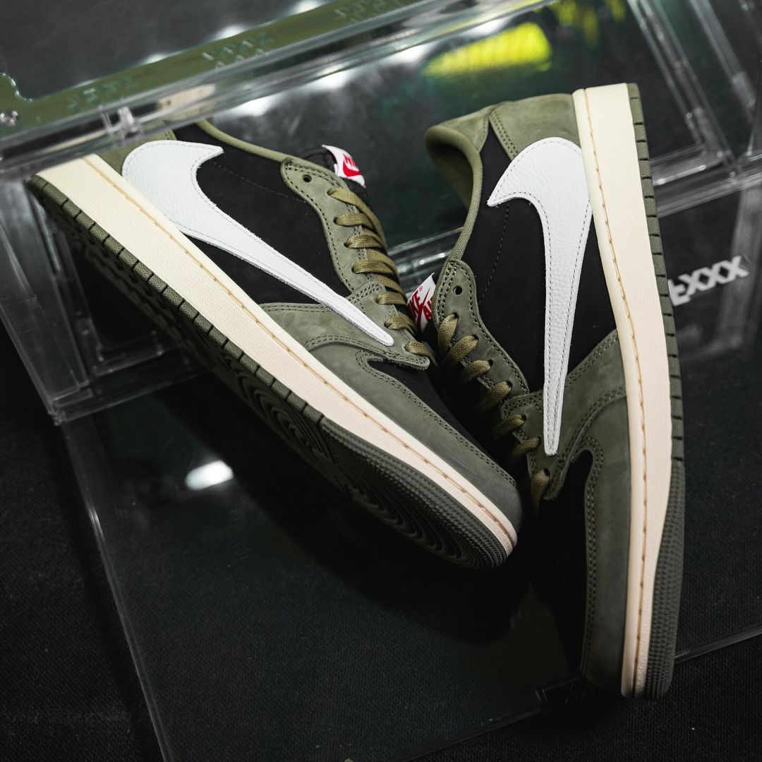 TIGHTBOOTH x Nike SB Dunk Low 7 TIGHTBOOTH x Nike SB Dunk Low 7