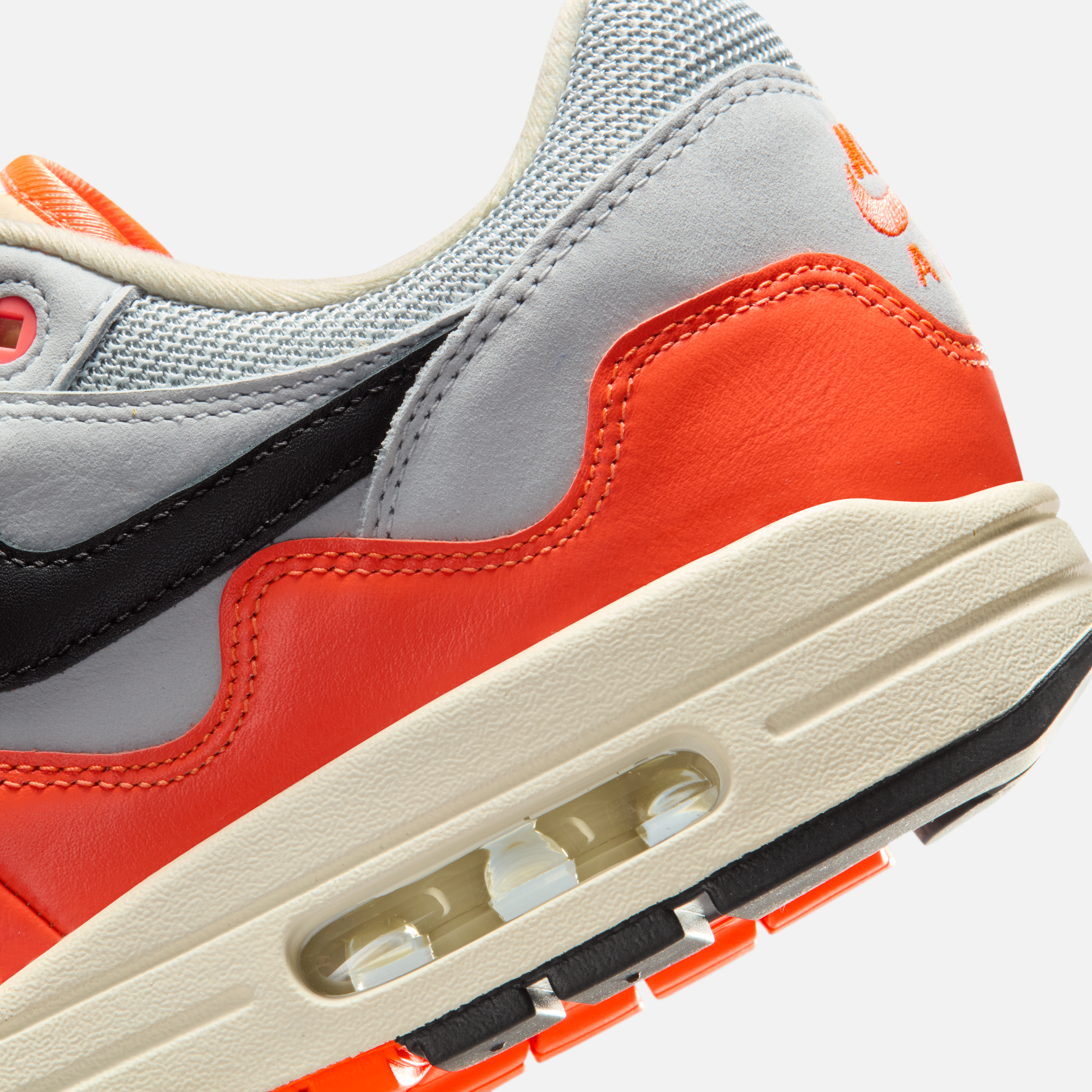Patta Nike Air Max 1 Hyper Crimson Patta Nike Air Max 1 Hyper Crimson official look