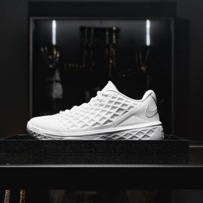 Kobe 3 Low Protro 2026: Nike Unveils Minimalist Design Without Side Swoosh Kobe 3 Low Protro 2026: Nike Unveils Minimalist Design Without Side Swoosh