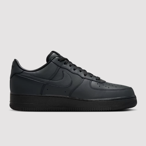 .SWOOSH x Nike Air Force 1 Low "Triple Black" (HJ9348-001) Erscheinungsdatum