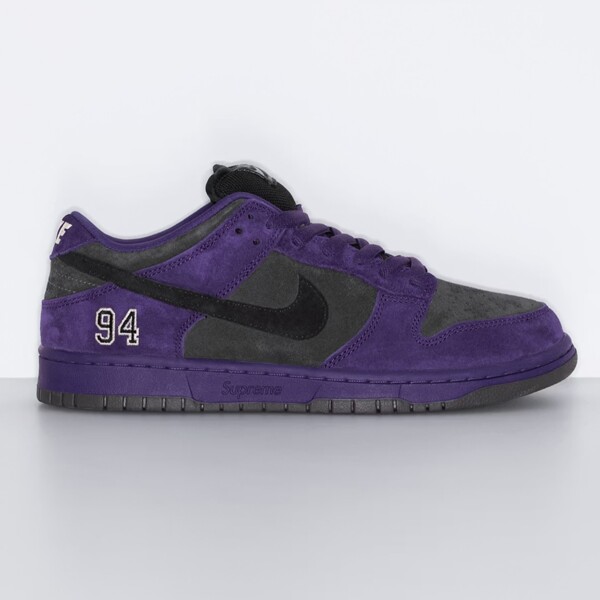 Supreme × Nike SB Dunk Low ノベルティ付 SB Dunk Low 'Supreme' Release Date. Nike SNKRS