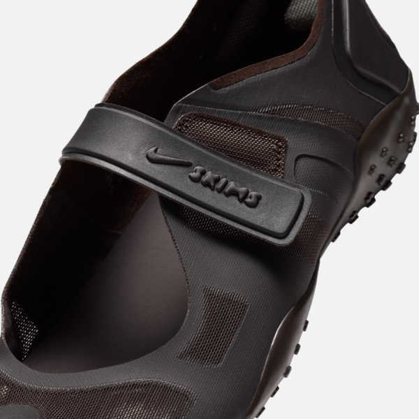 NikeSKIMS Rift "Velvet Brown" (W) (IO7694-200) Erscheinungsdatum