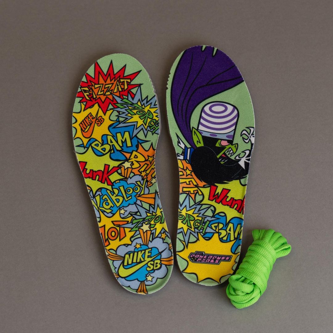 The Powerpuff Girls x Nike SB Dunk Low “Blossom” | On-Foot Look The Powerpuff Girls x Nike SB Dunk Low “Blossom” | On-Foot Look