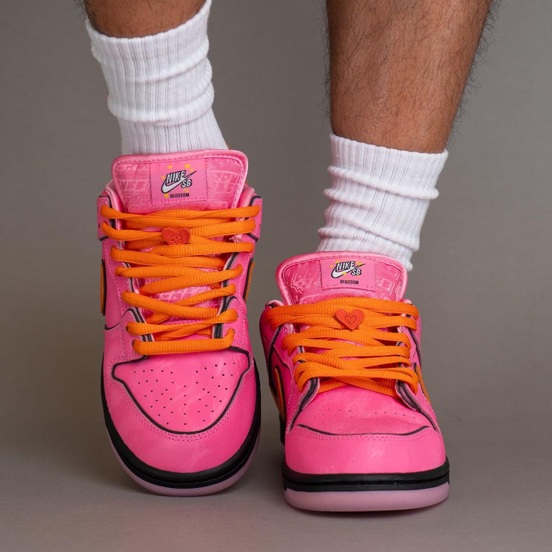 The Powerpuff Girls x Nike SB Dunk Low “Blossom” | On-Foot Look The Powerpuff Girls x Nike SB Dunk Low “Blossom” | On-Foot Look