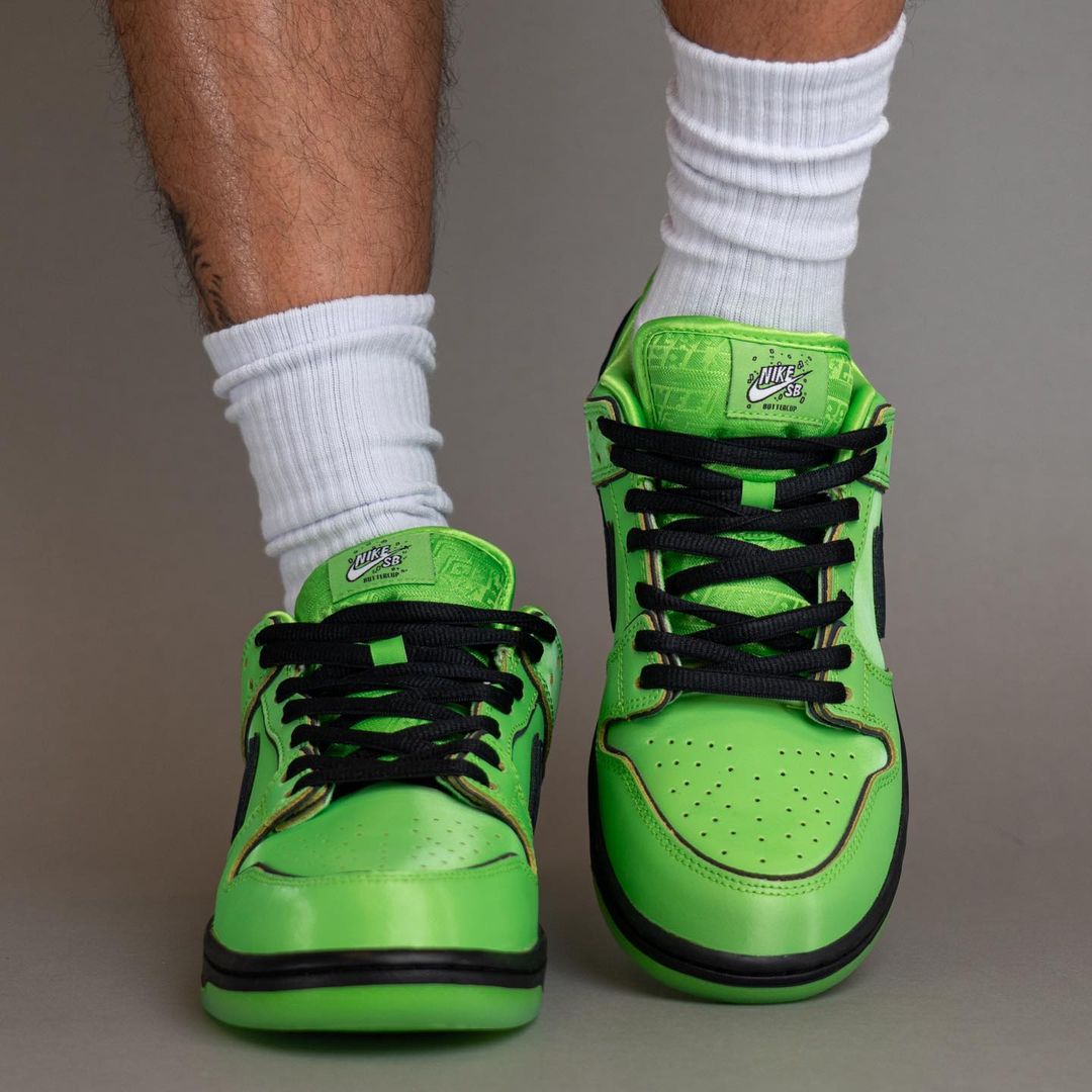 The Powerpuff Girls x Nike SB Dunk Low “Blossom” | On-Foot Look The Powerpuff Girls x Nike SB Dunk Low “Blossom” | On-Foot Look