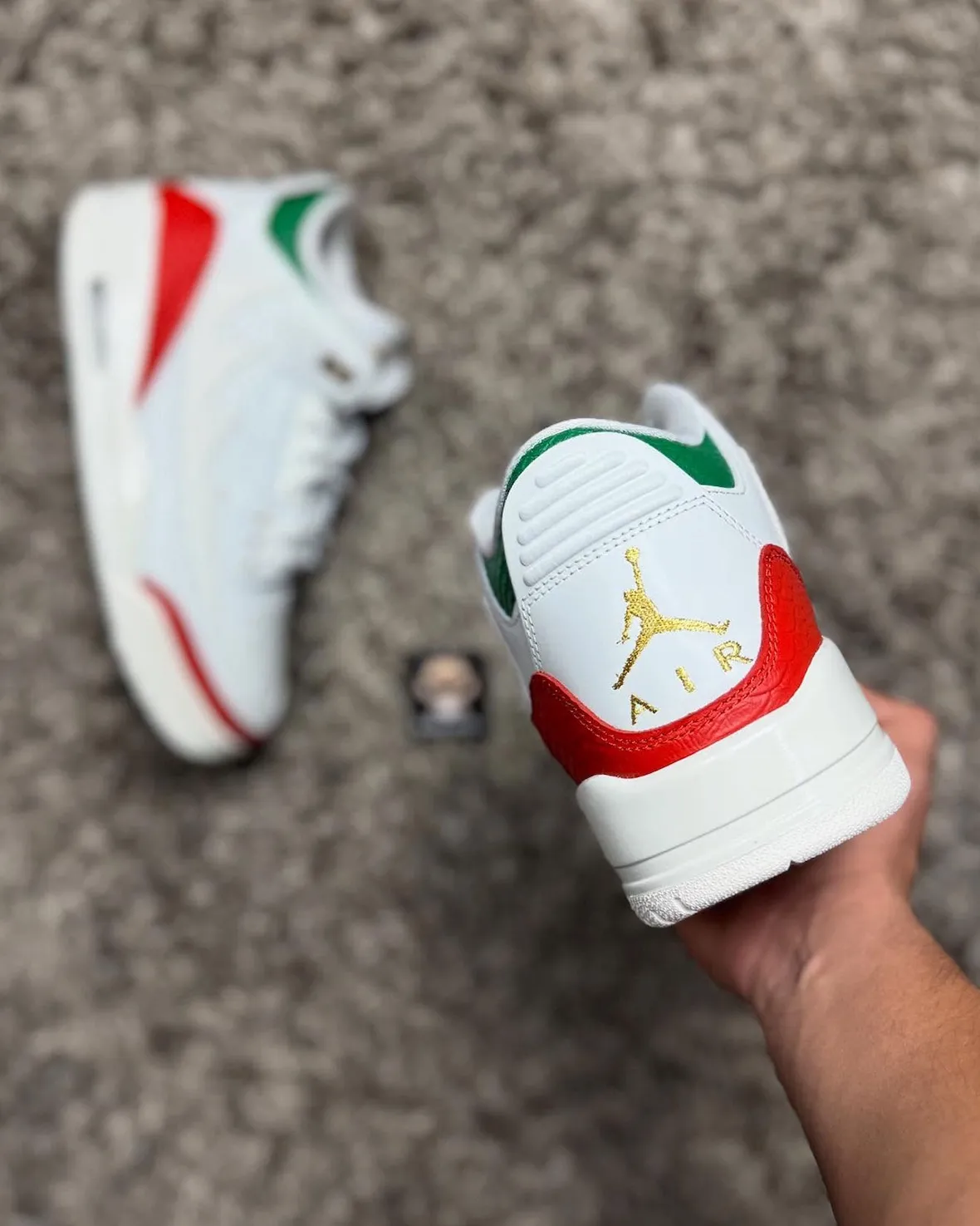 Air Jordan 3 El Vuelo rear view with gold embroidery and green-red color blocking