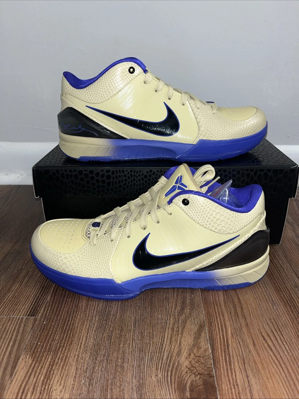 FC Barcelona x Nike Kobe 4 Protro Arts‑Rec x Nike SB Dunk Low in open beige sneaker box with safari print paper