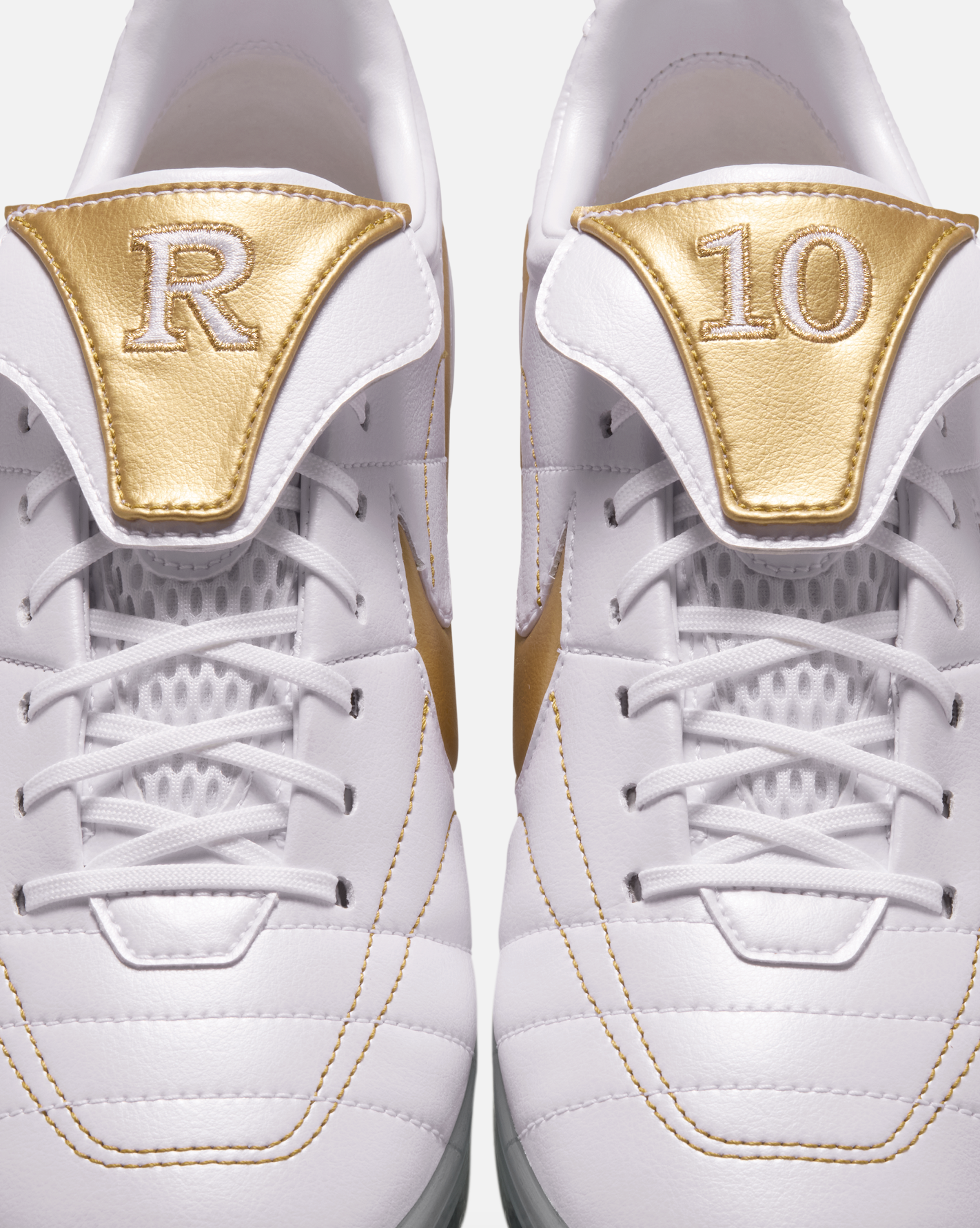 Nike Cryoshot Tiempo Legend R10 "White Metallic Gold"