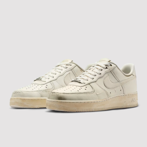 .SWOOSH x Nike Air Force 1 Low "Dirty Triple White" (HJ9346-100) Erscheinungsdatum .SWOOSH x Nike Air Force 1 Low "Dirty Triple White" (HJ9346-100) Erscheinungsdatum