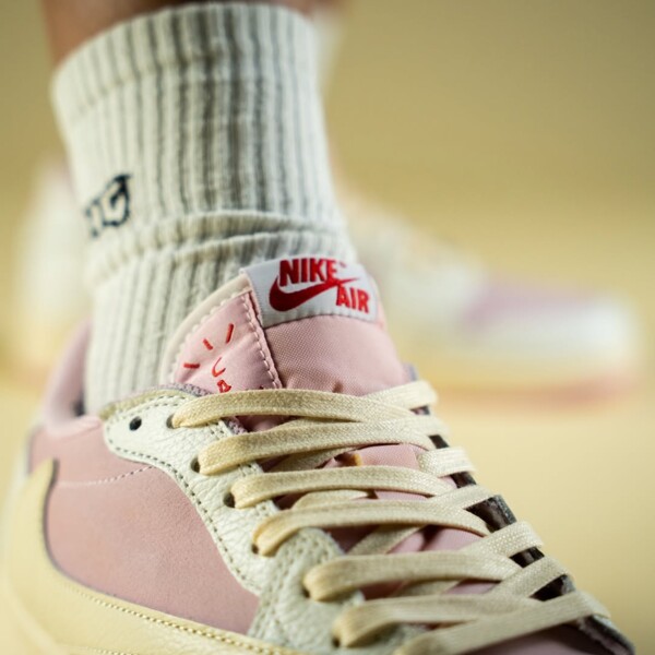 Travis Scott x Air Jordan 1 Low "Shy Pink" (IQ7604-100) Erscheinungsdatum