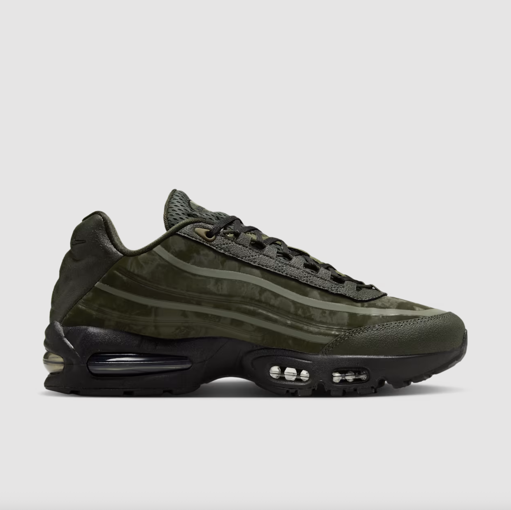 Innenseite des WORKSOUT x Nike Air Max 95 “Sequoia” mit tonalen Schichten.