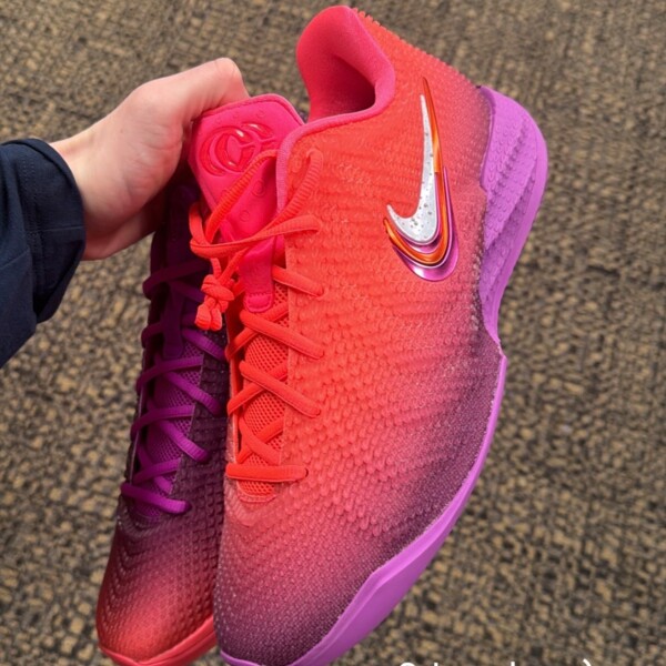 Nike Caitlin 1 “Berry Fade” (TBA) Erscheinungsdatum Nike Caitlin 1 “Berry Fade” (TBA) Erscheinungsdatum