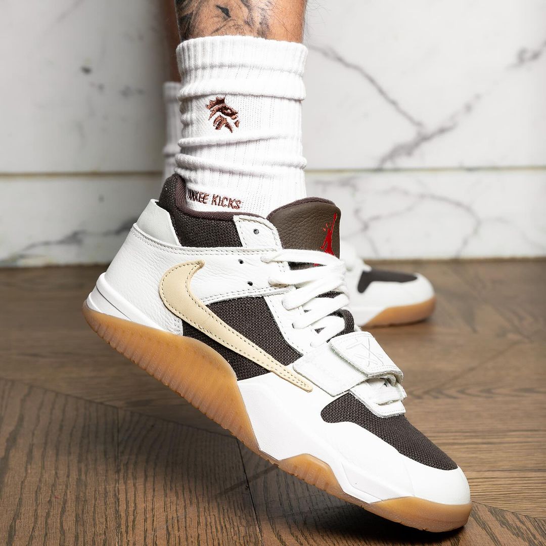 Travis scott sail on hot sale feet