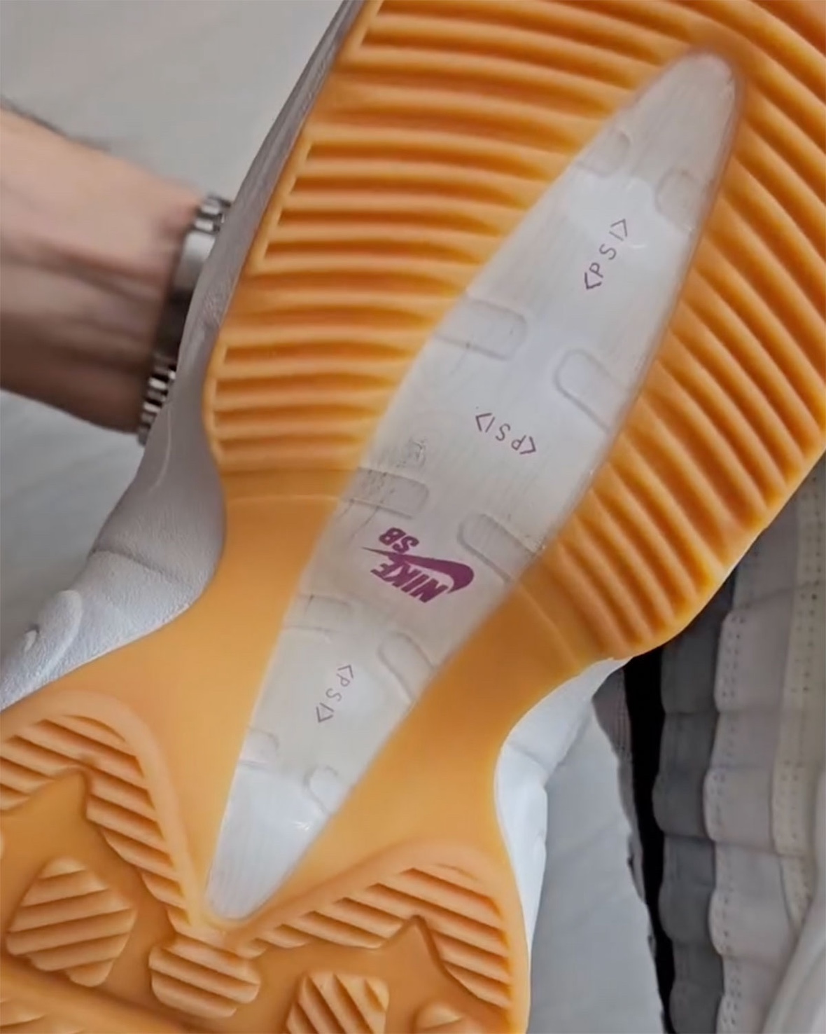 Translucent outsole view of the Nike SB Air Max 95 Cactus Flower