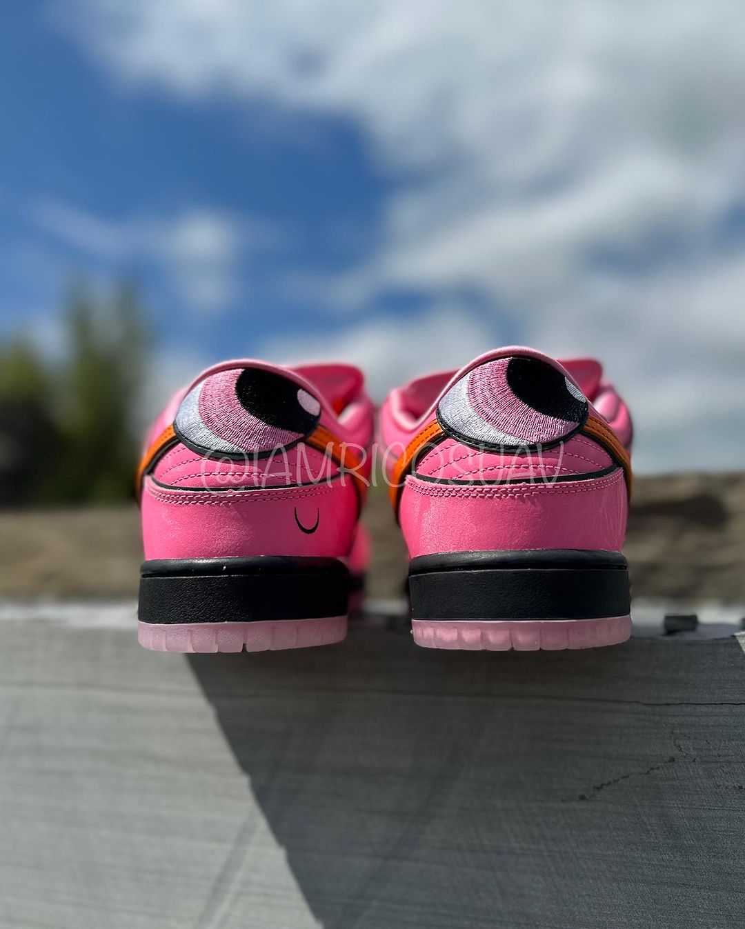 April Skateboards x Nike SB Dunk Low | On-Foot Images 4 April Skateboards x Nike SB Dunk Low | On-Foot Images 4