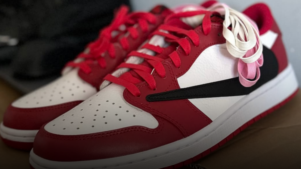 Travis Scott Air Jordan 1 Low Chicago