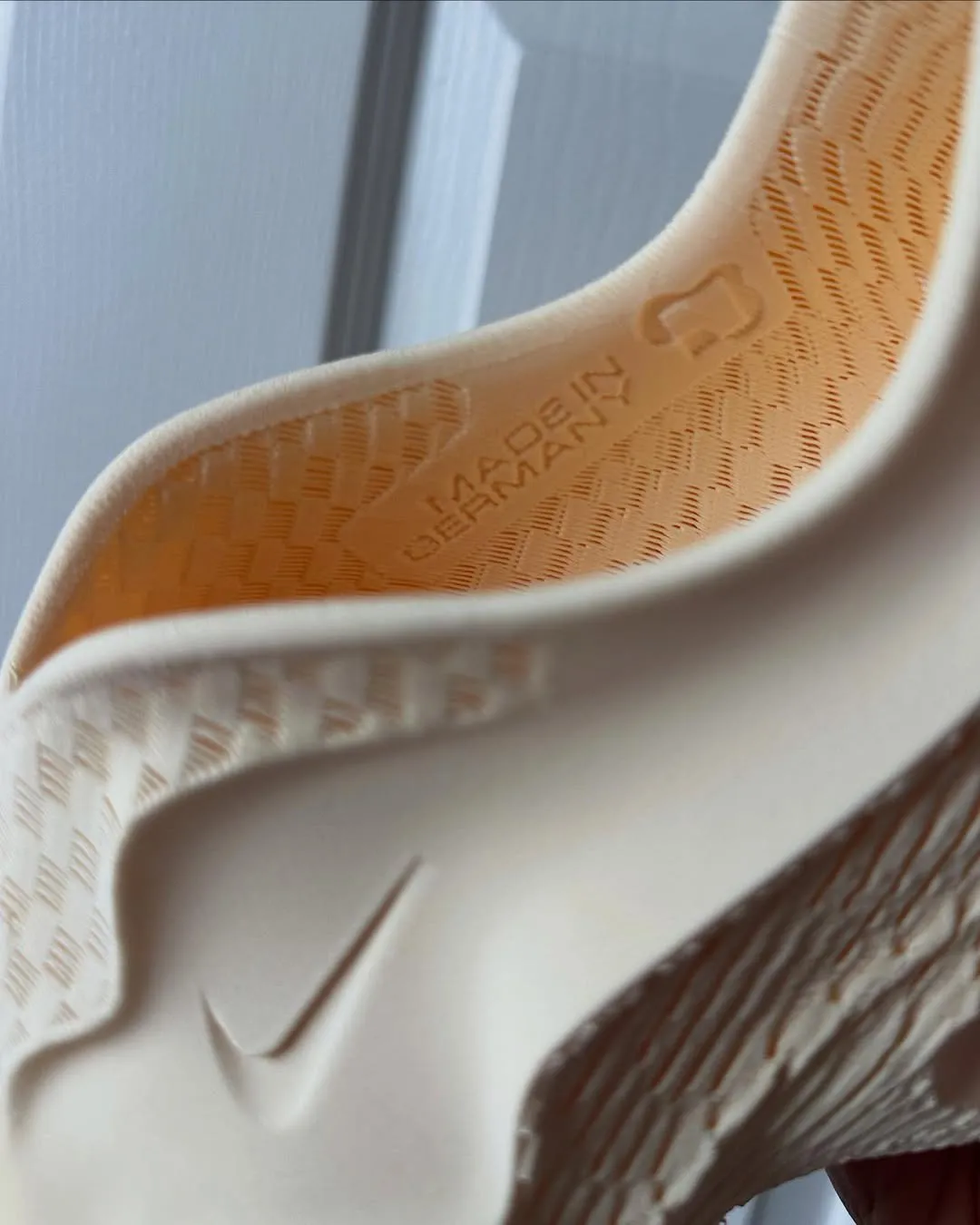 “Made in Germany”-Schriftzug im Inneren des Air Max 1000 Sneakers.