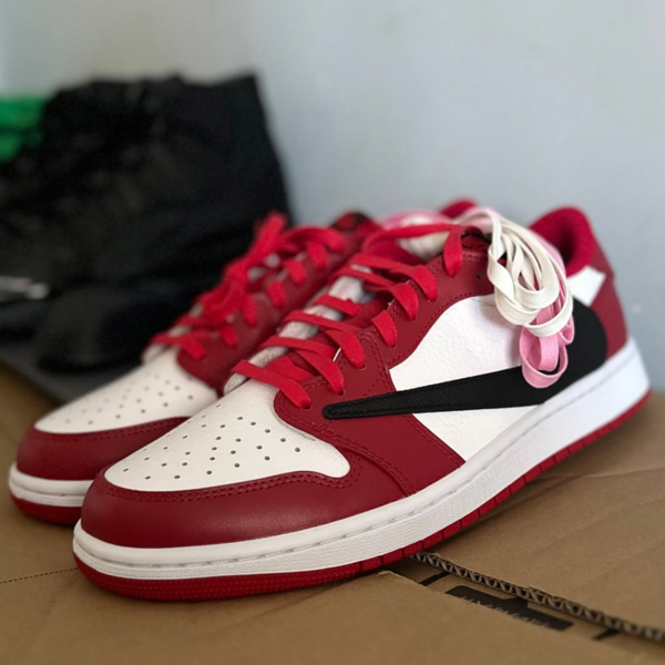 Travis Scott x Air Jordan 1 Low “Chicago” (TBA) Erscheinungsdatum