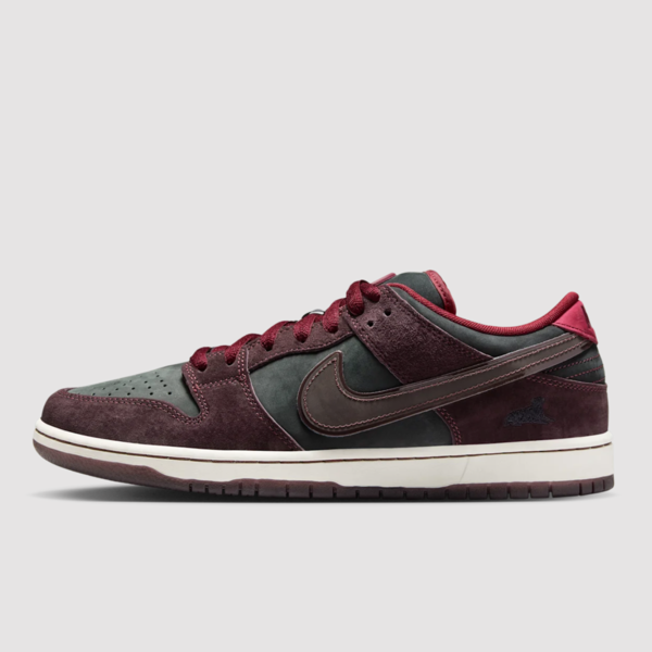 靴 RIOT SKATEBOARDS x NIKE SB DUNK LOW PRO Nike SB Dunk low 'Riot Skateshop' review + on feet - what a