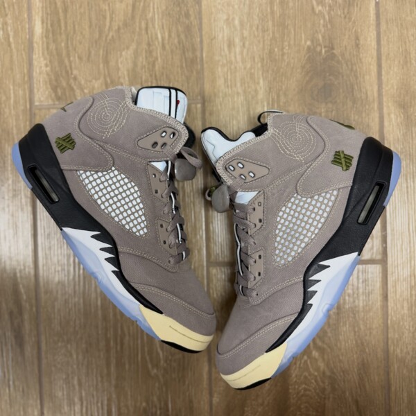 Undefeated x Air Jordan 5 "Moon Fossil" (JF3394-001) Release Date Undefeated x Air Jordan 5 "Moon Fossil" (JF3394-001) Release Date