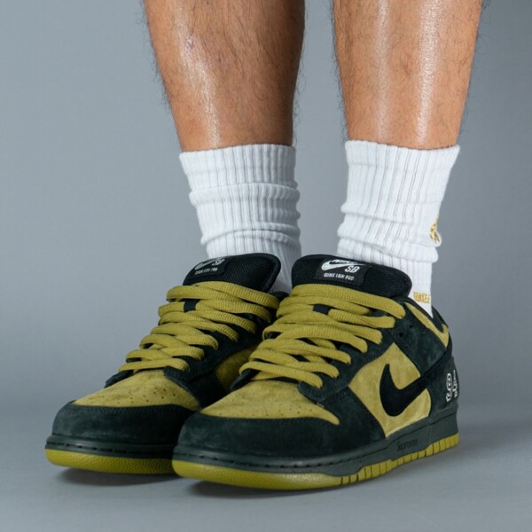 Supreme x Nike SB Dunk Low “Camper Green” | Raffle List Supreme x Nike SB Dunk Low “Camper Green” | Raffle List