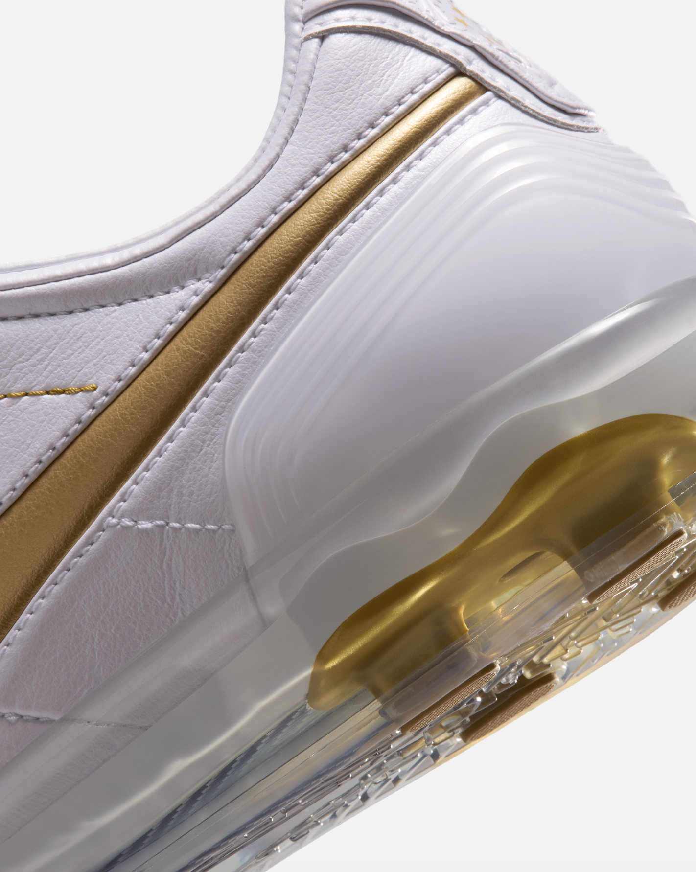 Nike Cryoshot Tiempo Legend R10 "White Metallic Gold"