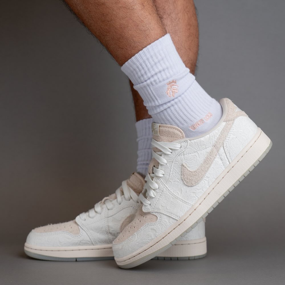 Chris Paul x Air Jordan 1 Low "Give Them Flowers" 4