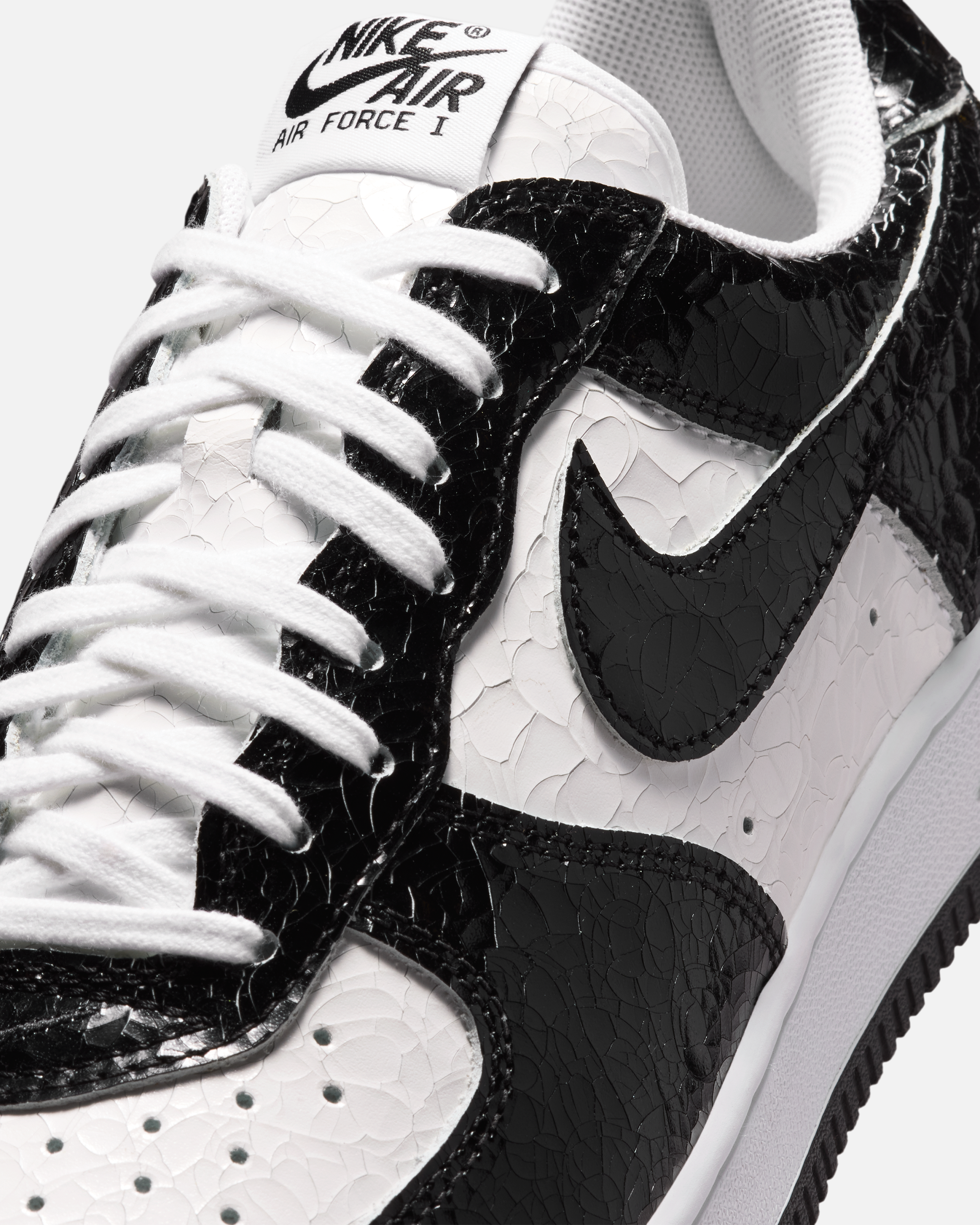 Nike Air Force 1 Low Cracked Leather Black