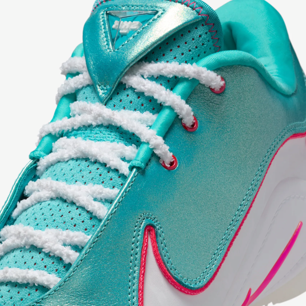 Nike LeBron 22 "Christmas" (HV5148-600) Release Date