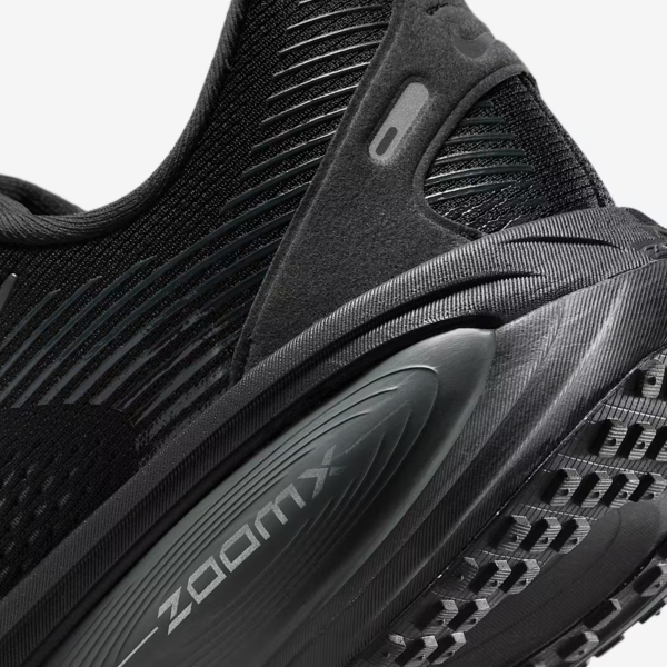 Nike Vomero 18 "Triple Black" (HM6803-005) Erscheinungsdatum