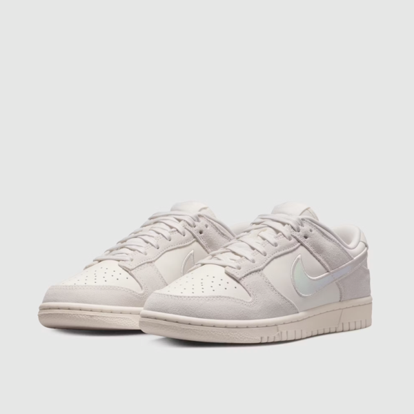 Nike Dunk Low "Iridescent Swoosh" (W) (HF5074-133) Erscheinungsdatum Nike Dunk Low "Iridescent Swoosh" (W) (HF5074-133) Erscheinungsdatum