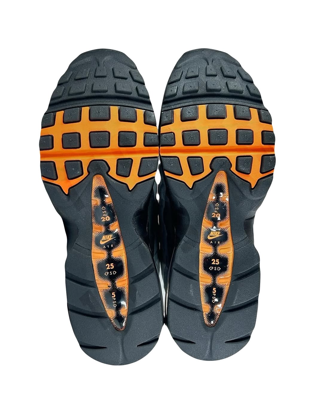 First look at the Nike Air Max 95 “Bright Mandarin” Summer 2025 sneaker featuring orange eyelets and gradient grey upper