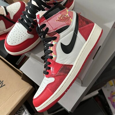 In-Hand Look of the Air Jordan 1 High “Spider-Man: Across the Spider-Verse” In-Hand Look of the Air Jordan 1 High “Spider-Man: Across the Spider-Verse”