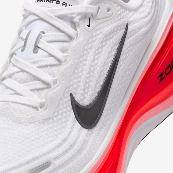 Nike Vomero Plus "White Bright Crimson" (HV8150-100) Erscheinungsdatum